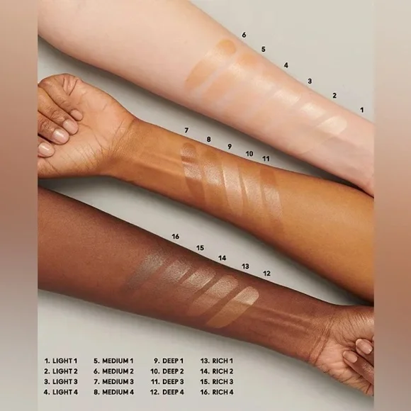 🎉HP🎉Mac ‘Light 4’ Strobe Dewy Skin Tint - Picture 3 of 5